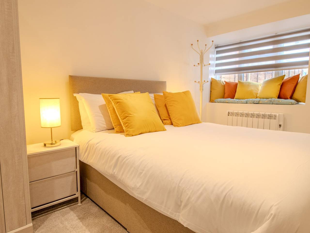 Entire apartment, Pass the Keys | The Soak House - Great Hot Tub! in Rye, East Sussex