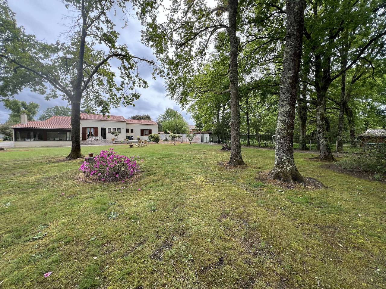 Superbe maison avec son grand parc verdoyant in Saint-Vivien-de-Médoc, Région de Lesparre-Médoc
