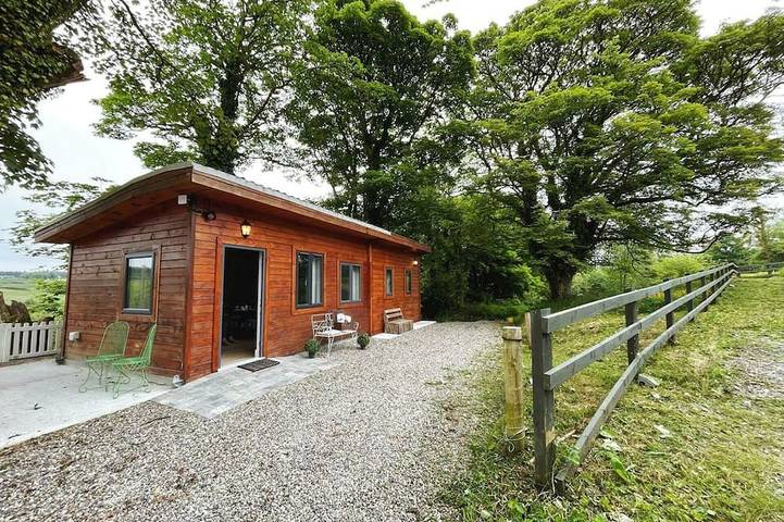 Vacation rental for 2 people, with yard and balcony, with pets in County Limerick