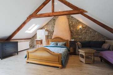 Gîte pour 10 personnes, avec jardin à Guern