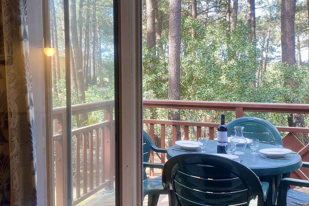 Ganze Wohnung, -Schlafzimmer-Wohnung mit Balkon in einer Ferienanlage mit Pool in Lacanau, Regionaler Naturpark Médoc