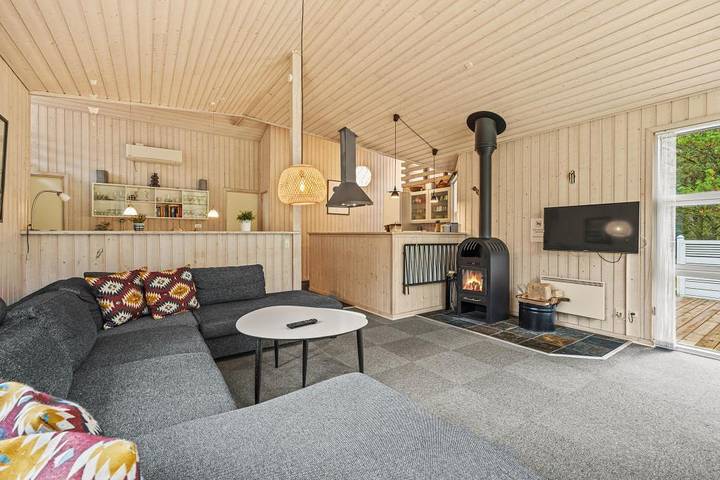 Enkelt og moderne sommerhus med sauna og spabad in Houstrup, Varde Kommune