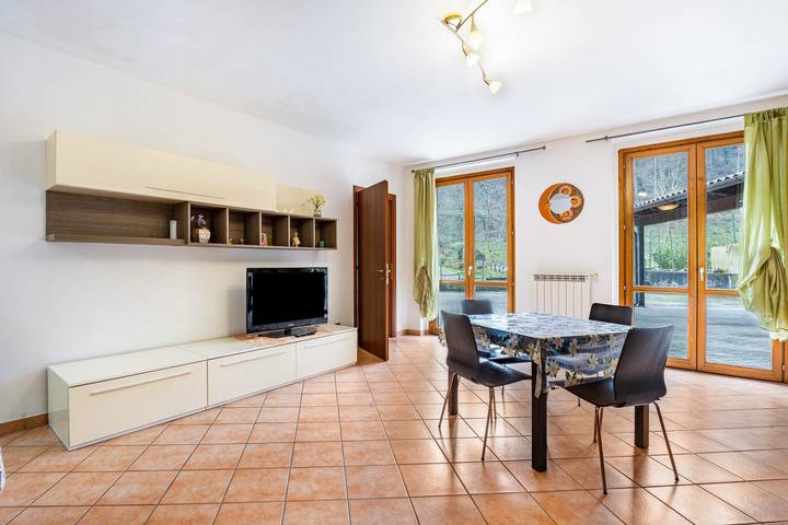 Apartamento inteiro, Apartamento 'Relax E Natura' com vista para a montanha e Wi-Fi in Mesenzana, Lago Maggiore (Lombardia)