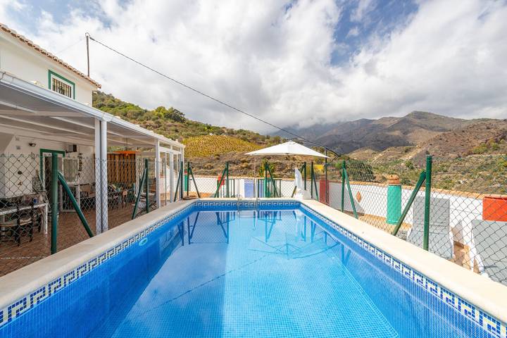 Ferienhaus 'Cortijo La Abuela' mit Bergblick, WLAN und Klimaanlage in Almuñecar, Costa Tropical