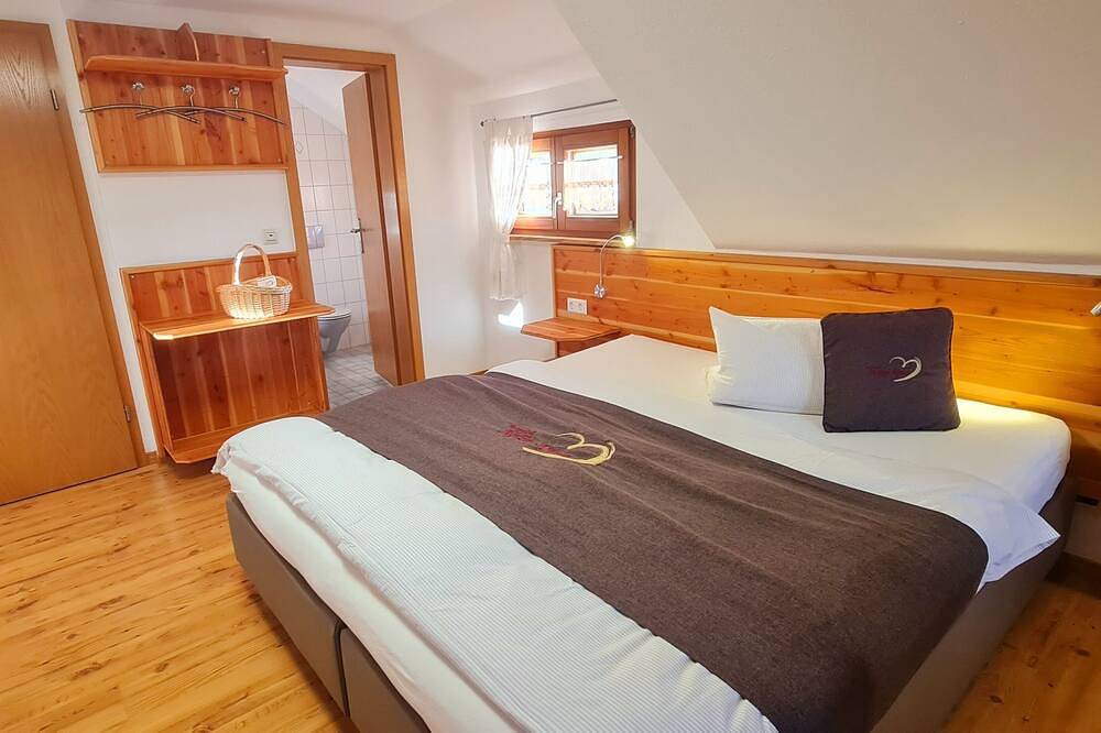 Ganze Wohnung, Doppelzimmer für 2 Gäste mit 16m² in Fröhnd in Schönau im Schwarzwald, Südschwarzwald