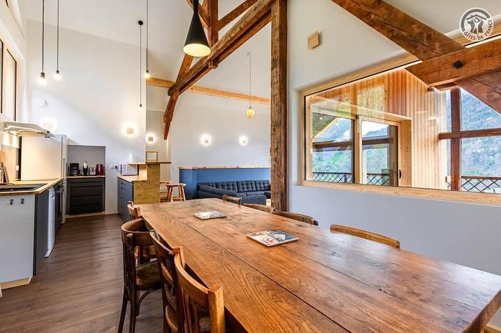 Location de vacances pour 12 personnes, avec jardin et balcon à Queige