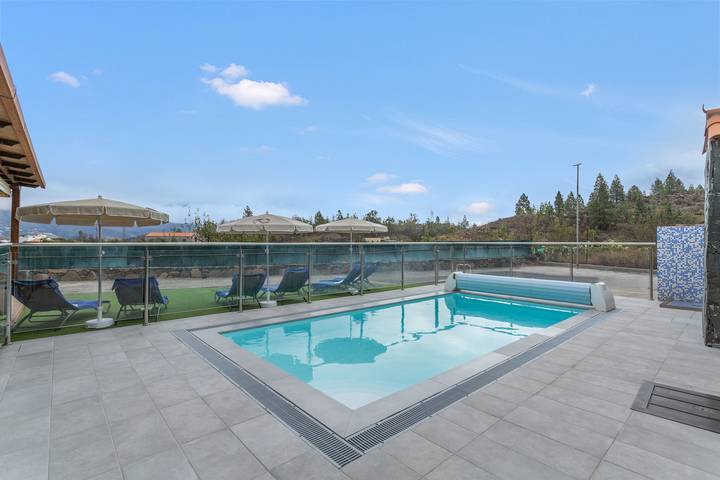 Casa de vacaciones 'Vivienda 2' con vistas a la montaña, piscina y terraza compartidas in San Bartolomé de Tirajana, Gran Canaria Sur
