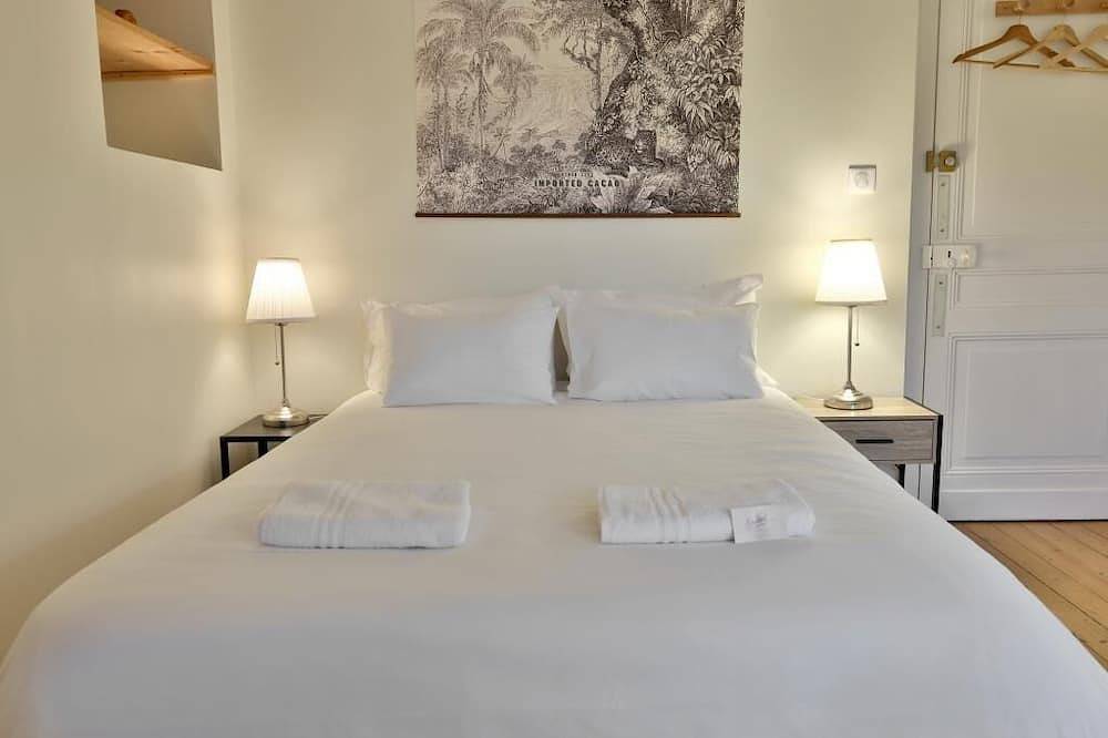 Entire apartment, Large T4 Chic & Spacious - 3 bedrooms - 3 Bathrooms - Center & Voie Verte in Périgueux, Périgord Blanc
