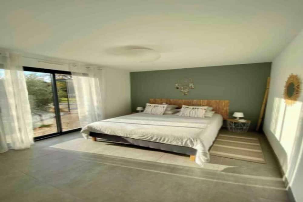 Appartement entier, Modern Villa with Pool & Vineyard Views – Heart of Provence in Le Puy-Sainte-Réparade, Région d'Aix-en-Provence