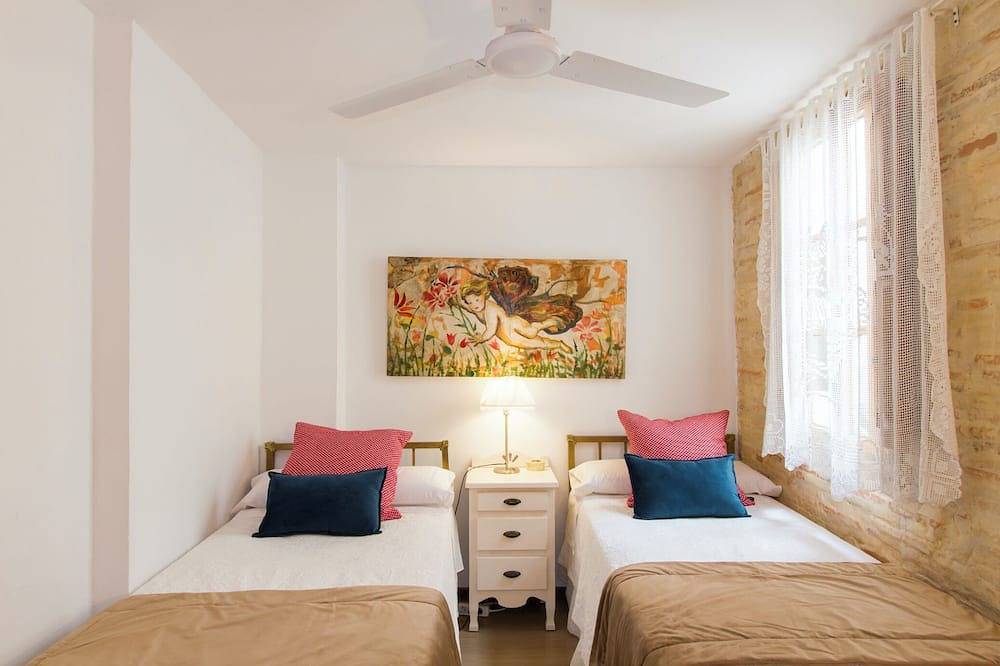 Entire apartment, Penthouse Cathedral Quarter Mester Apartments .central A/C and high speed wifi in Valencia City Centre, Valencia