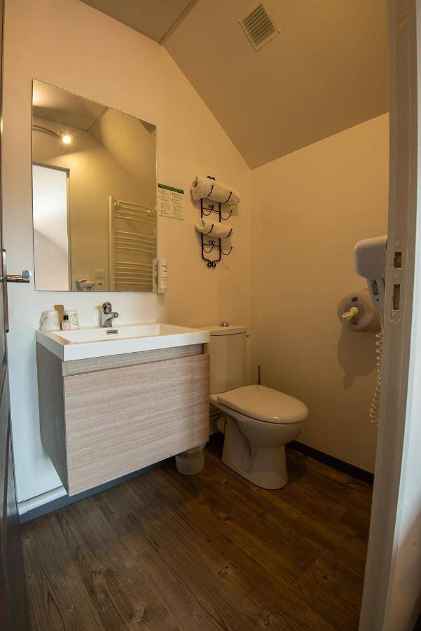 Hôtel pour 3 personnes, avec vue à Challes-les-Eaux - 3