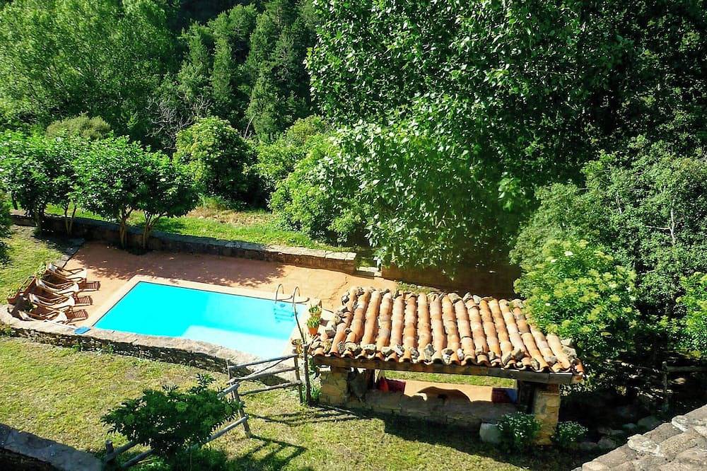 Maison isolée en pierre et en bois, nichée dans la forêt in Coll de Nargó, Province de Lérida