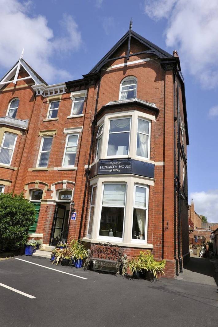 Bed and breakfast, with Garden and Pool as well as View in Lytham St Annes