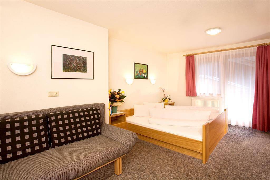 Ganze Ferienwohnung, Appartement 1 in Huben, Längenfeld