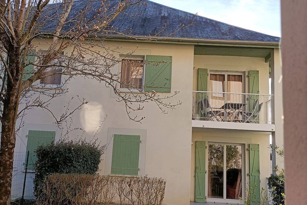 Entire apartment, T2 Dans Résidence Avec Piscine E103 in Salies-de-Béarn, Béarn