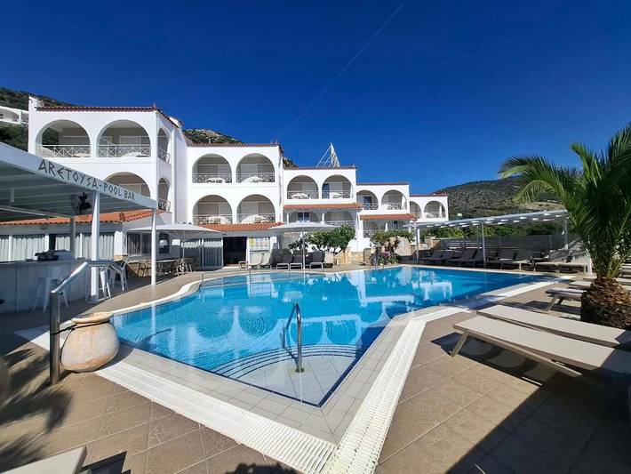 Appart’hôtel pour 2 personnes, avec Balcon et Terrasse ainsi que Jacuzzi et Jardin