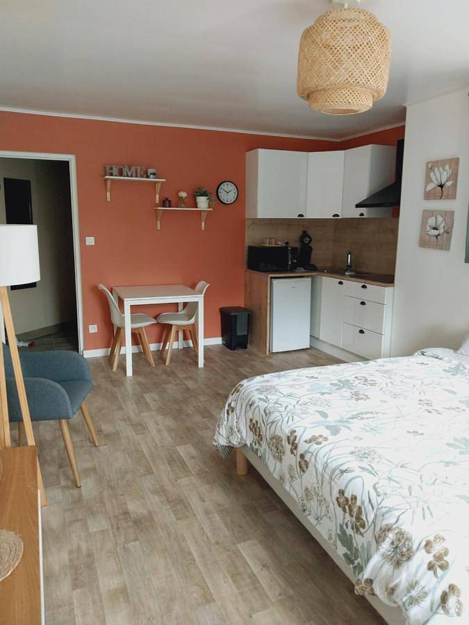 Gîte pour 2 personnes, avec jardin ainsi que terrasse et piscine à Poussan - 3