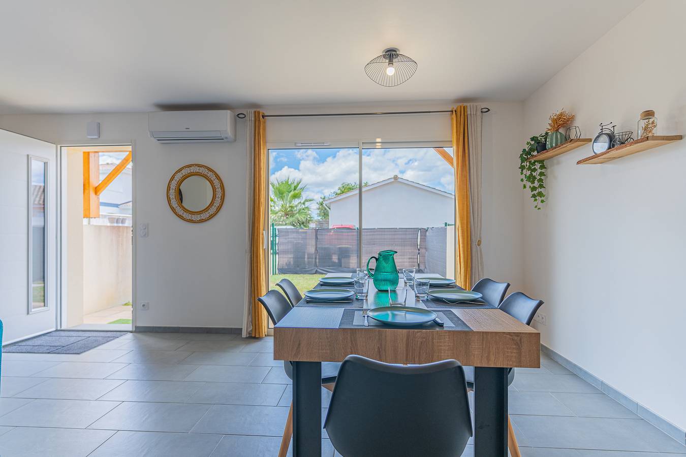 Casa de vacaciones 'La P'tite Maison De Charlotte' con terraza privada, Wi-Fi y aire acondicionado in Cissac-Médoc, Lesparre-Médoc region