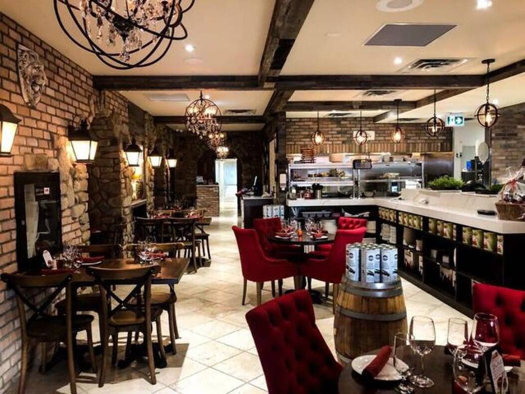 Ganze Wohnung, Luxuriöse Wohnanlage in der Nähe des Celebration Square in Mississauga, Ontariosee (Kanada)