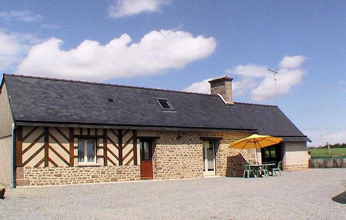 Gîte pour 6 personnes, avec jardin à Saint-Germain-en-Coglès - 2