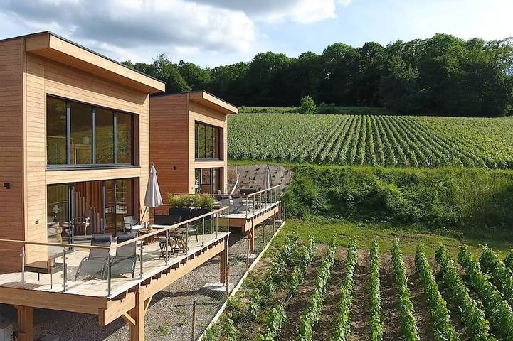 Chalet pour 4 personnes, avec jacuzzi ainsi que terrasse et jardin
