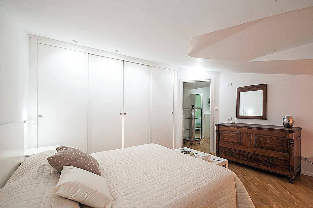 Entire apartment, La Finestra Sulmò, panoramic apartment in Sulmona overlooking the historic center in Sulmona, L'Aquila Province