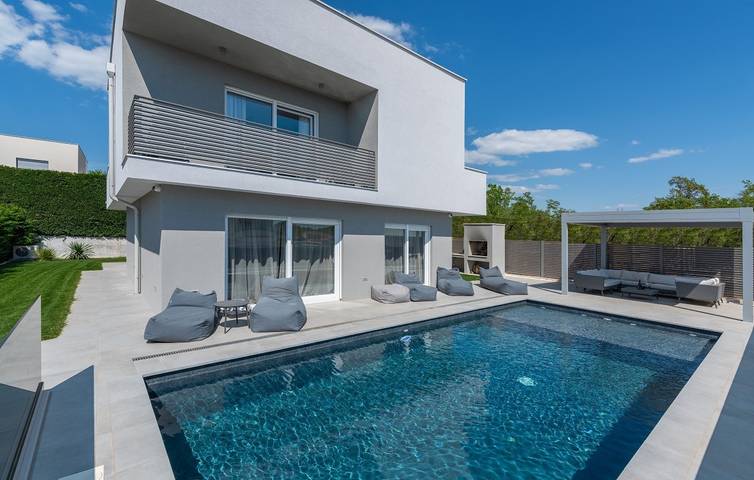 Villa für 7 Personen, mit Garten und Pool - 1