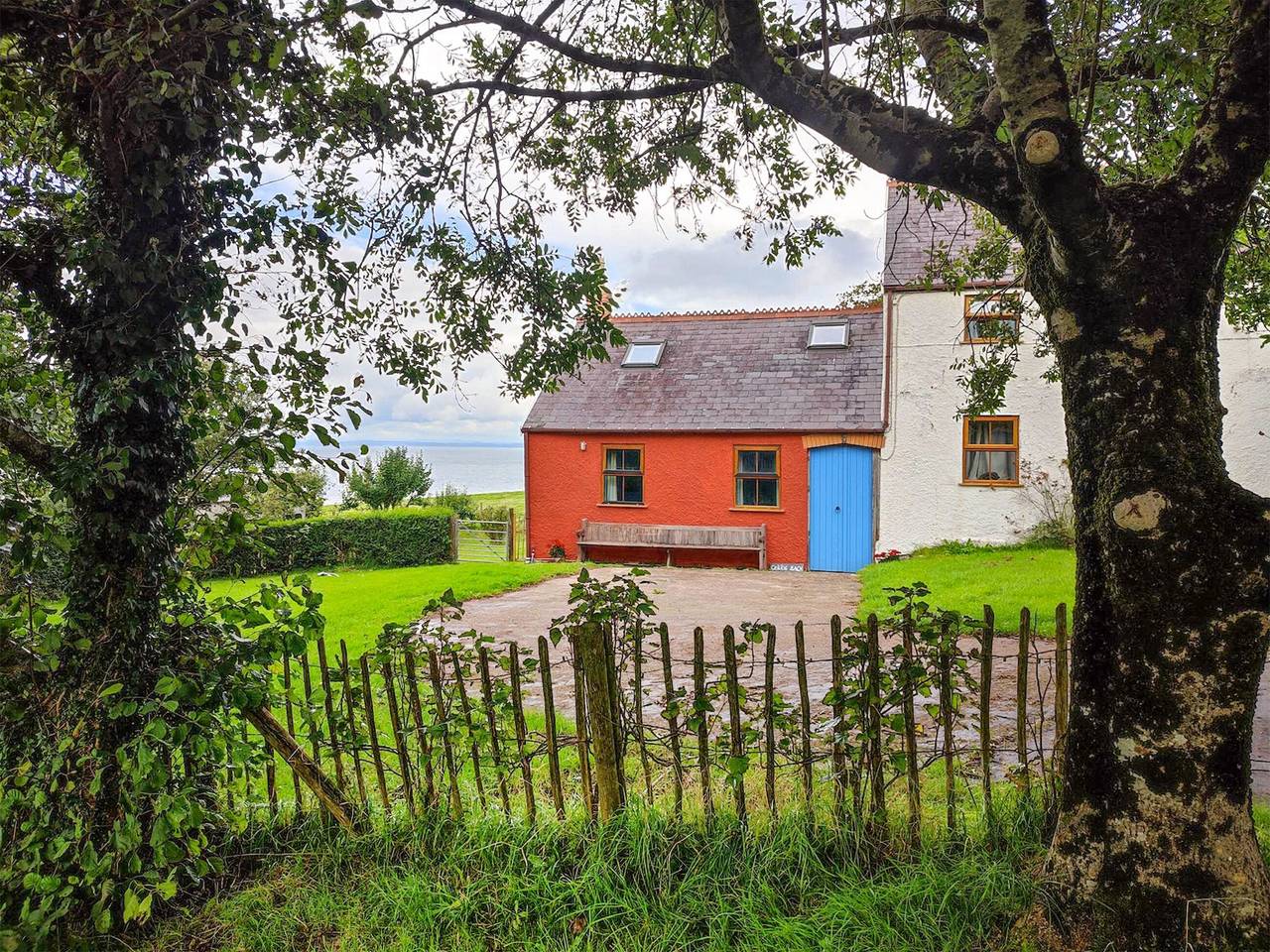Ceiliog Bach in Swansea region