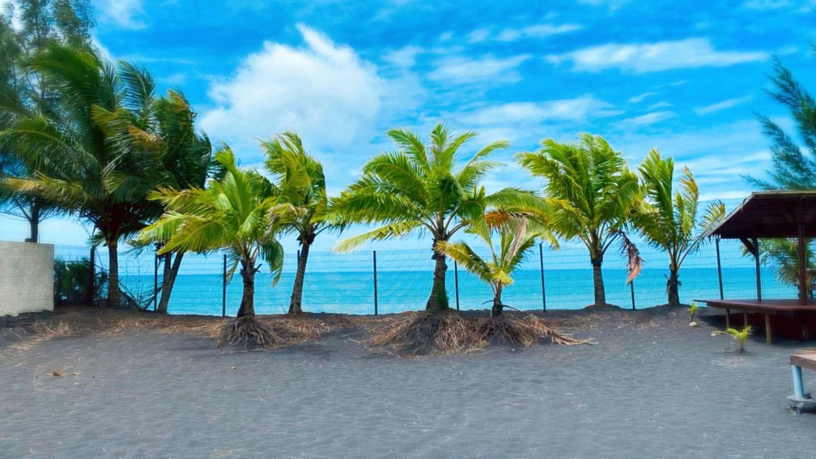 Tahiti - Taharuu Bungalow Surf Hoe in Papara, Tahiti