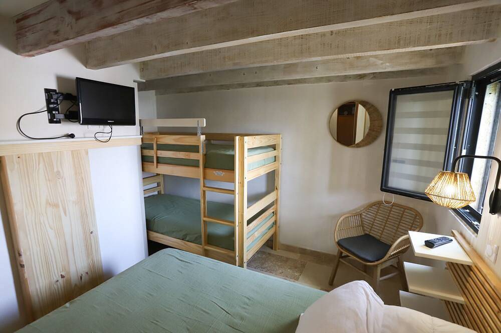 St Cyprien house classified 4 stars with large sunny terrace in Saint-Cyprien-Plage, Saint-Cyprien