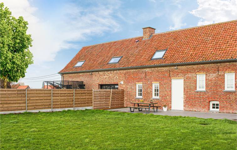 Location de vacances pour 7 personnes, avec Terrasse et Jardin dans Rexpoëde