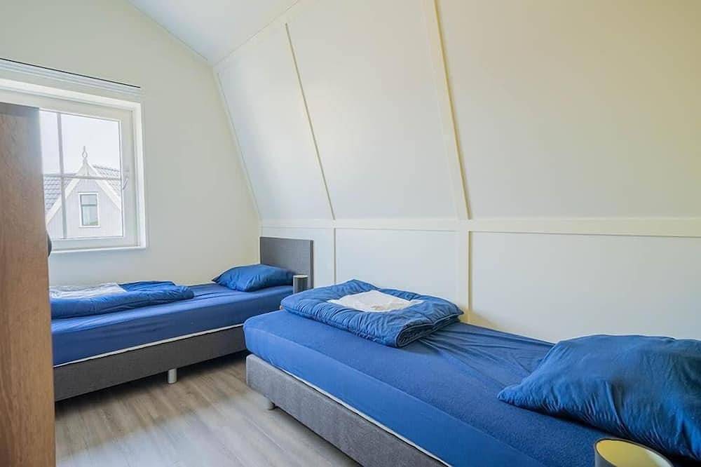 Bungalow mit 4 Schlafzimmern, 2 Bädern und einer Terrasse in Markermeer