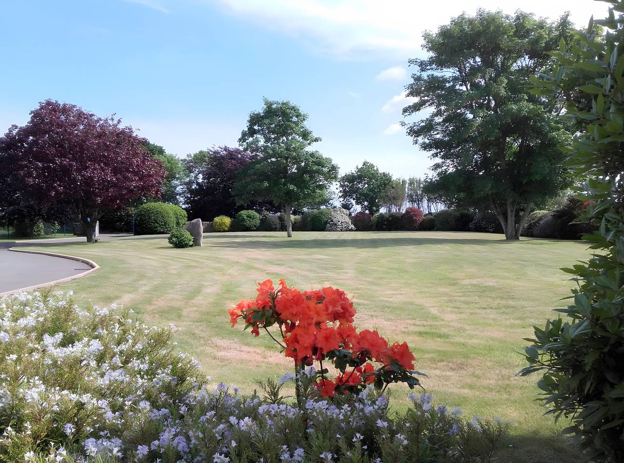 Holiday Home 'Maison Indépendante' with Private Terrace, Private Garden and Wi-Fi in Mahalon, Quimper region