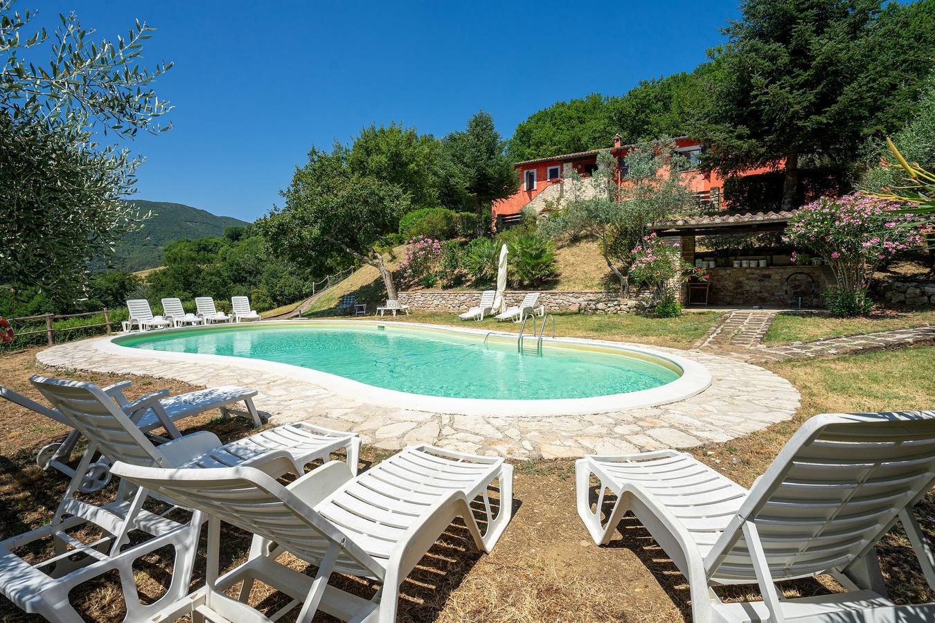 Ferienwohnung 'Casale Rosso' mit privatem Pool, privater Terrasse und Wlan in Sant'Anatolia di Narco, Valnerina