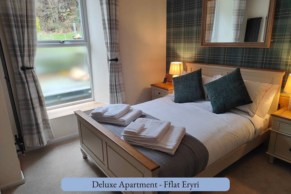 Ganze Wohnung, Modern-Doppelzimmer-Bergblick-Eigenes Badezimmer in Beddgelert, Snowdonia