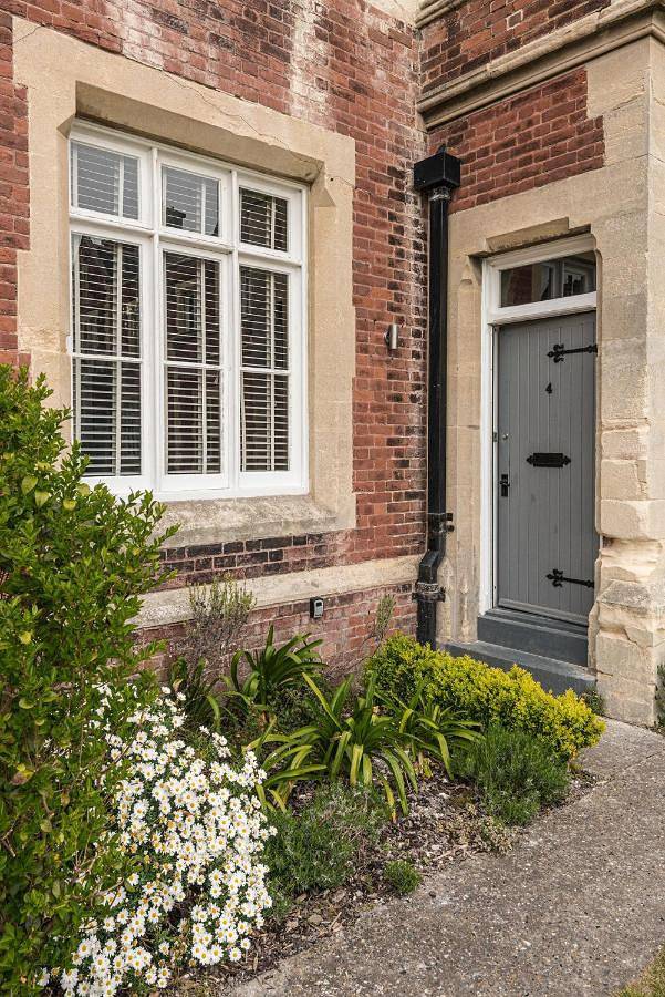 Coastal Cottage: Charming three bedroom cottage with private garden in Ramsgate, Kent