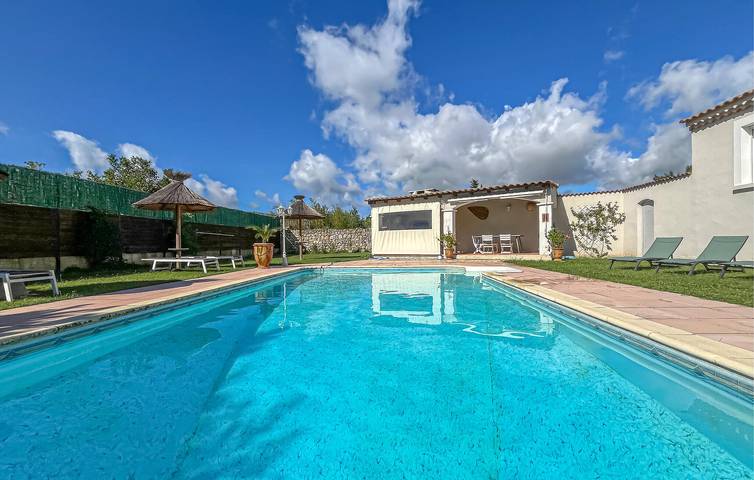 Location de vacances pour 5 personnes, avec Terrasse et Piscine à Aramon