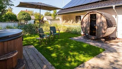 Ferienhaus für 10 Personen, mit Sauna und Ausblick sowie Garten, kinderfreundlich in Nordstrand