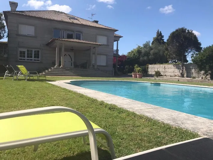 Casa de vacaciones para 16 personas, con jardín además de vistas y piscina - 1