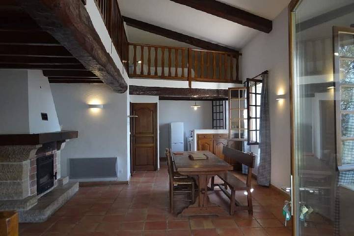 Location de vacances pour 3 personnes, avec terrasse à Fox-Amphoux