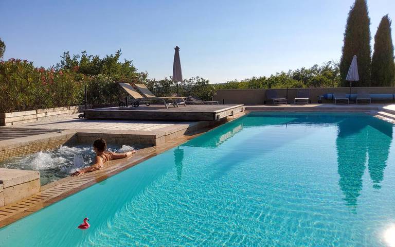Maison d’hôte pour 2 personnes, avec Terrasse et Jacuzzi ainsi que Jardin et Piscine