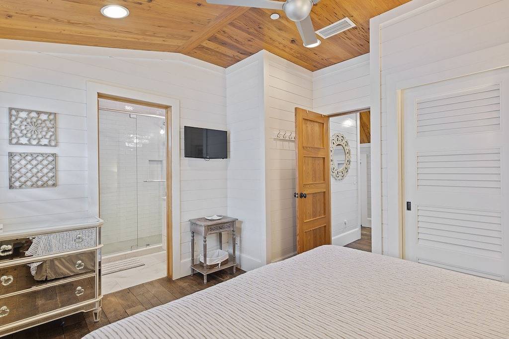 Cabin for 11 Guests in Rosemary Beach, Emerald Coast