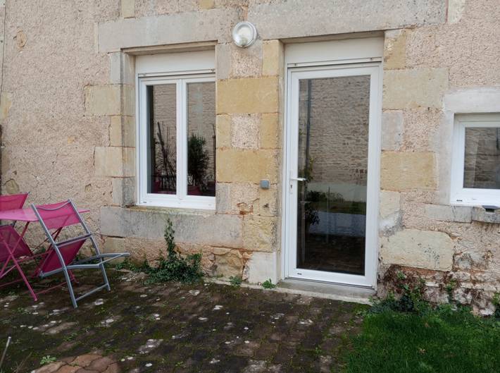 Gîte pour 2 personnes, avec terrasse et piscine, animaux acceptés