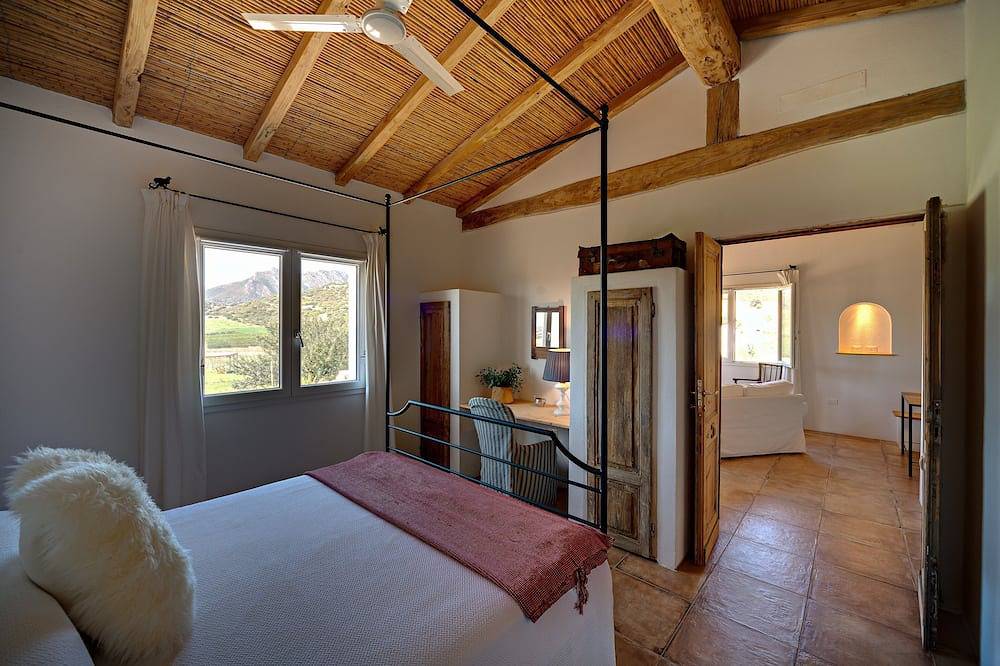 Superbes cottages avec piscine, vignoble et vues à couper le souffle in Galtellì, Barbagia