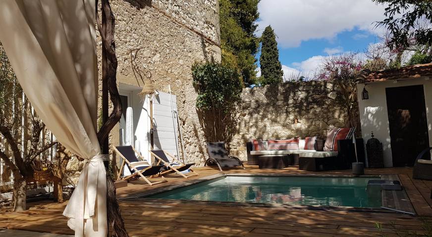 Chambre d’hôte pour 4 personnes, avec jardin ainsi que sauna et piscine, animaux acceptés