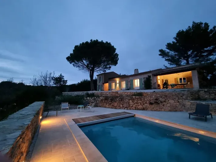 Chalet para 11 personas, con vistas además de jardín y piscina - 1