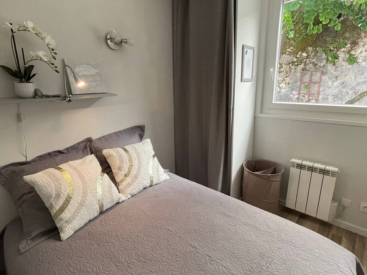 Entire studio, Cozy Cottage in Aix-les-Bains with Terrace and Garden in Aix-les-Bains, Chambéry region