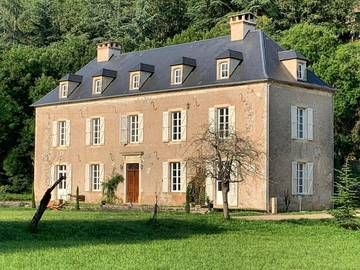 Chambre d’hôte pour 2 personnes, avec vue ainsi que jardin et terrasse dans Cénevières