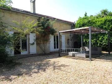 Location de vacances pour 8 personnes, avec jardin et terrasse à Saint-Médard-de-Mussidan