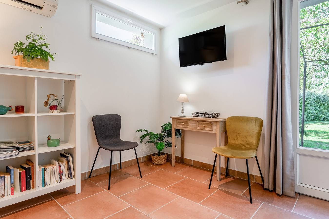 Appartement entier, Appartement "Le Petit Pont" avec terrasse privée, Wi-Fi et climatisation in L'Isle-sur-la-Sorgue, Vaucluse
